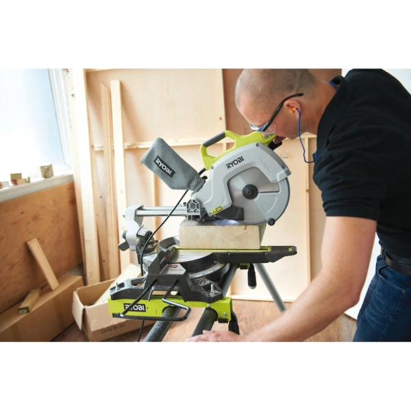 фото торцовочная пила ryobi ems254l